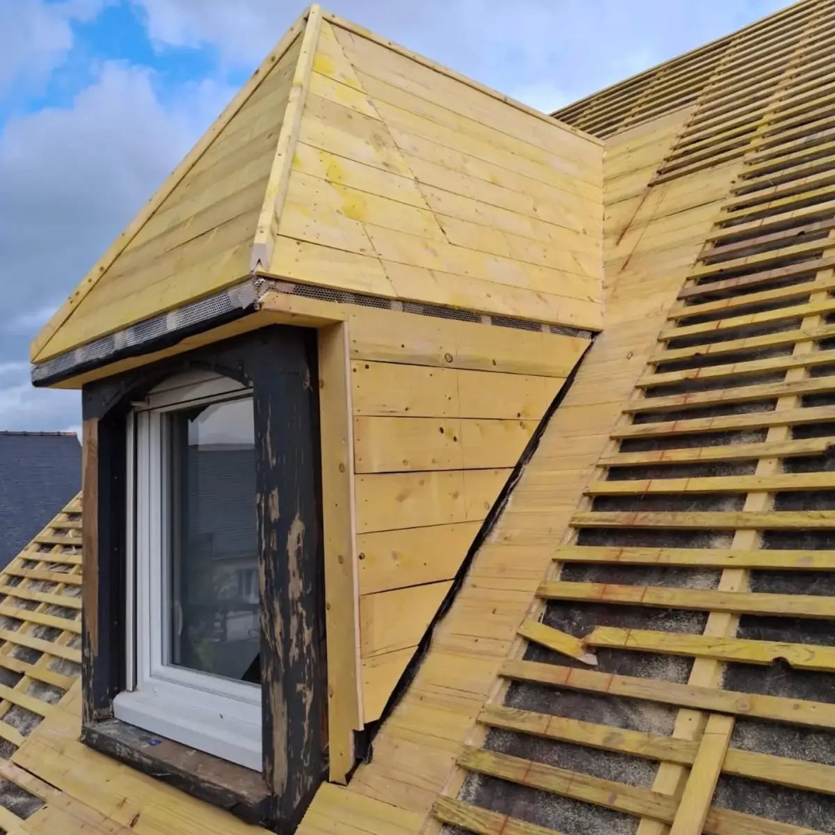 transformation-toiture-creation-lucarne-ossature-bois